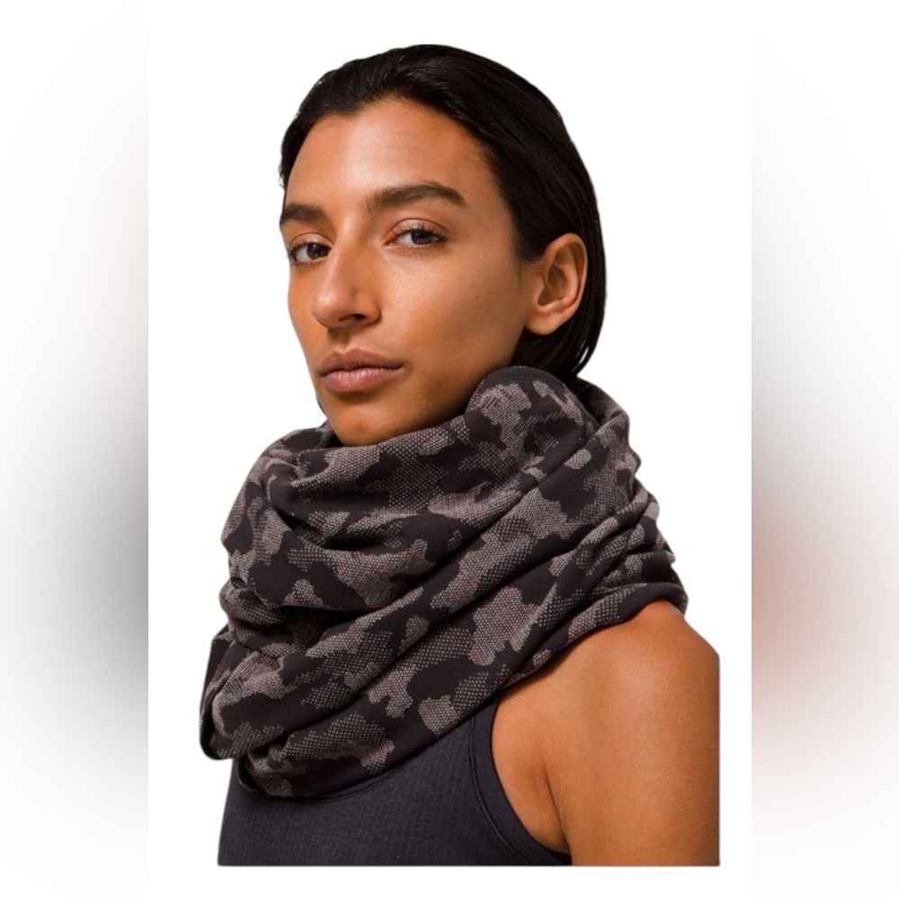 Lululemon Vinyasa Scarf *Rulu
Heritage Camo Jacquard Black Lunar Rock